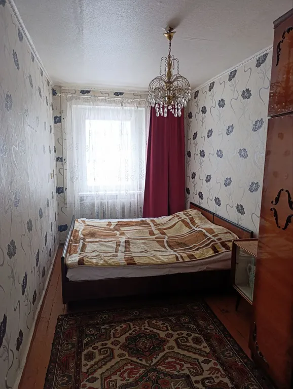 Двухкомнатная квартира в Шахтёрске с водой