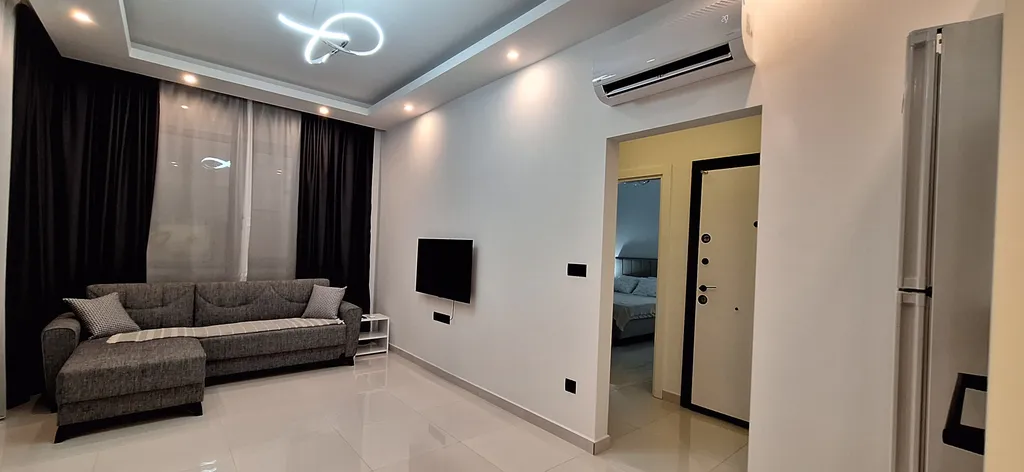 Новая уютная квартира в центре города, на пляже Клеопатра, с бассейном