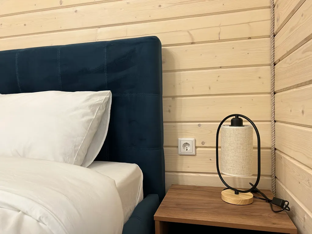 Дом на берегу реки