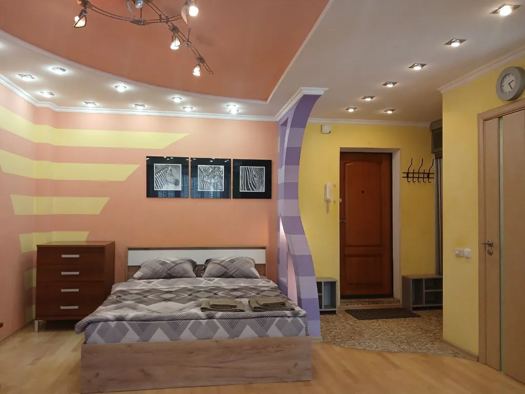 Яркая студия Aday Aparts в центре Курска