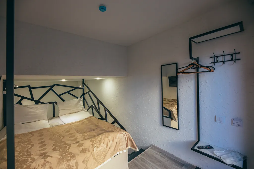 Двухуровневая мини студия с отдельным выходом во двор