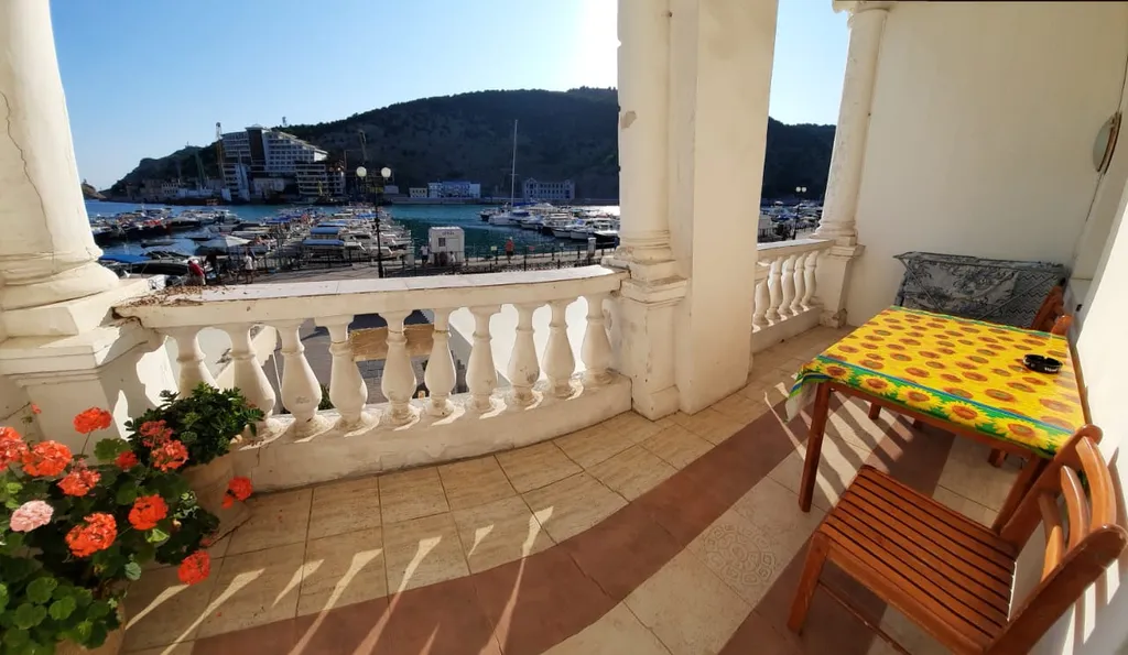 Квартира на набережной с видовой лоджией — аренда посуточно в Балаклава