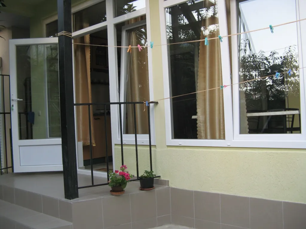 Уютная квартира в нижней части города — аренда посуточно в Ялта