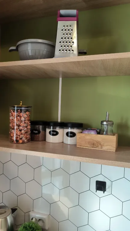 Квартира зелёного цвета.