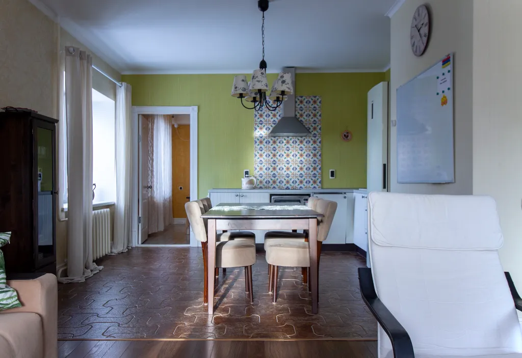 Уютная и просторная квартира с отдельной спальней и гостиной-кухней