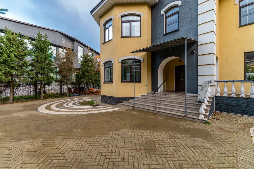 Коттедж Дом в Мытищах с бассейном — Вешки