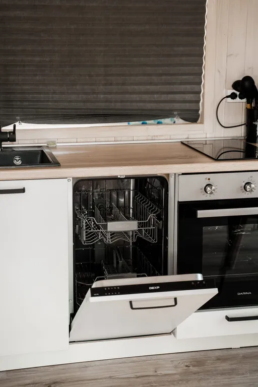 Уютный дом в сосновом лесу