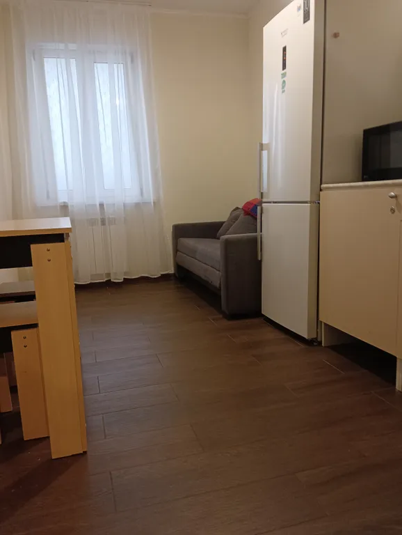 Современная квартира в хорошем районе, недалеко от станции метро