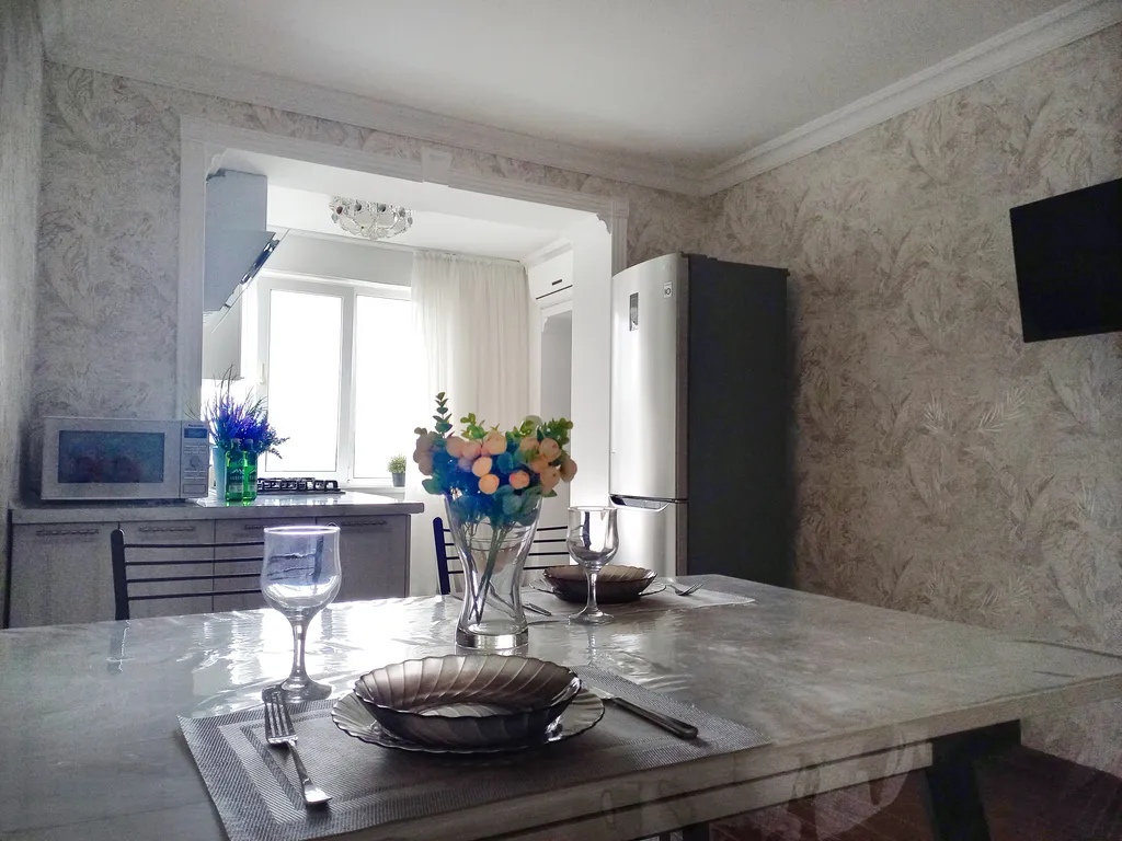 Апартамент напротив парка Победы, с отдельным двором, гараж