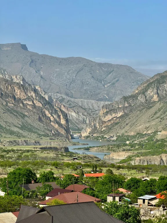 Новый стильный дом с видом на горы