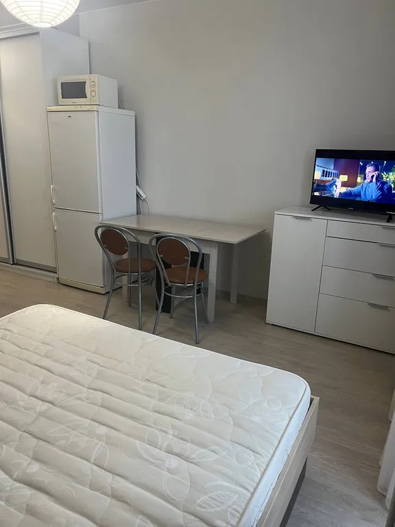 Тихая студия в новом доме с большой парковкой