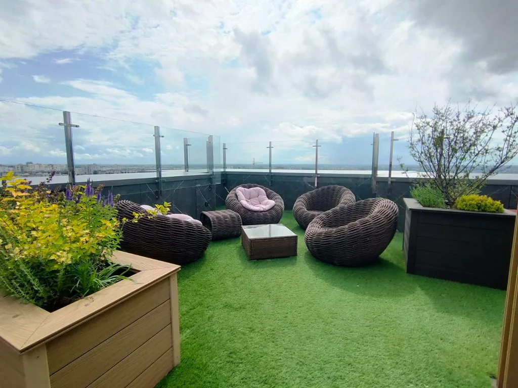 Квартира с красивой террасой на крыше дома в Белгороде