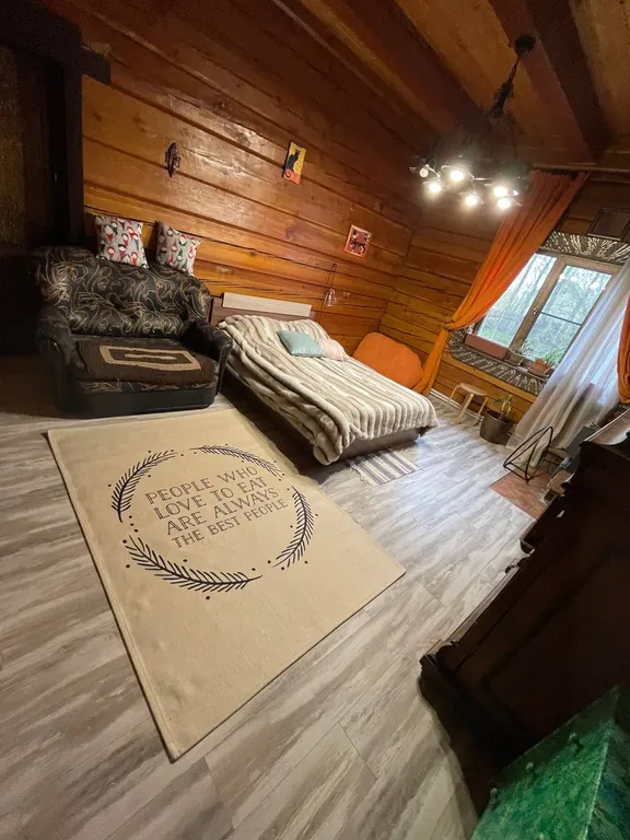 Атмосферный уютный экокоттедж из кедра с прудом