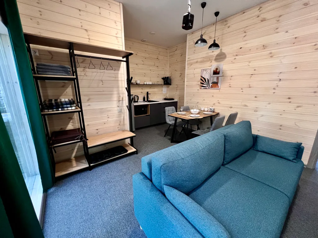 Коттедж Зеркальный дом с 2 спальнями, беседкой и мангалом — Семеновское