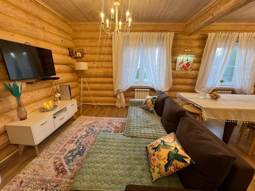 Двухэтажный дом с видом на Галичское озеро