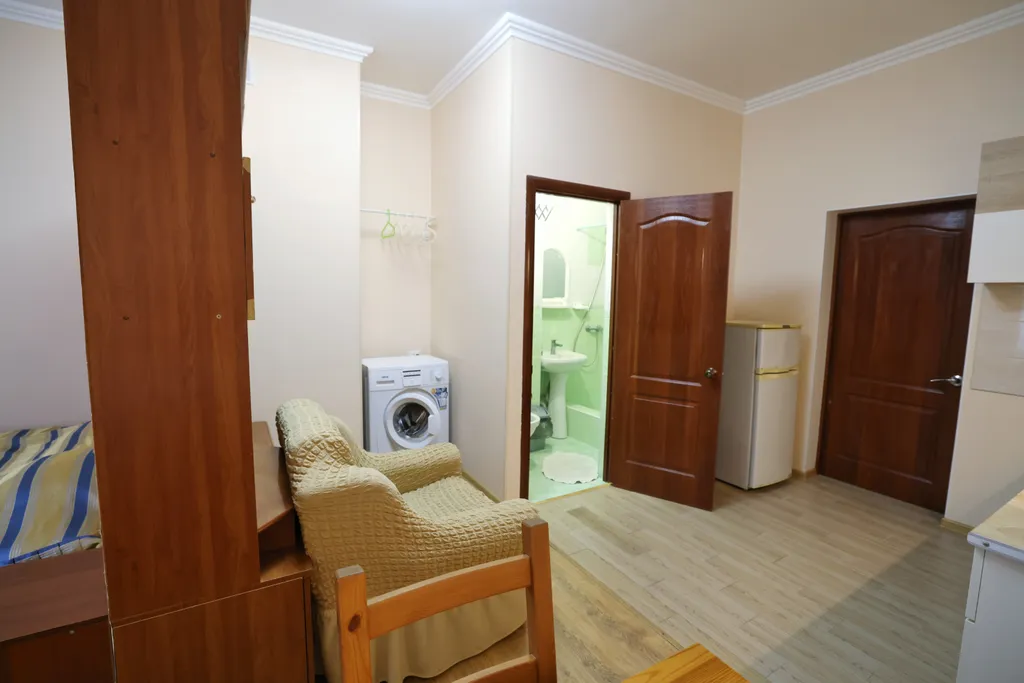 Квартира Квартира Трехместный номер с доп. местом без балкона с видом во двор с кухней — Лазаревское