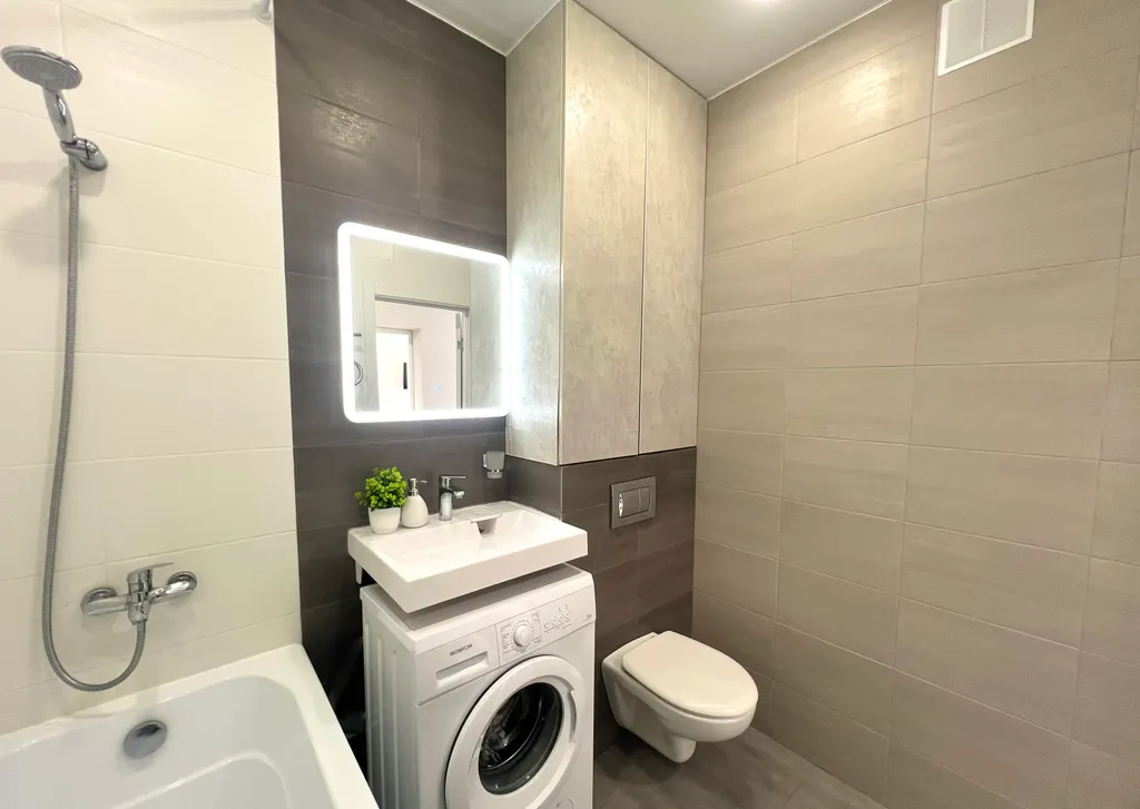 Красотка Кристина на Броско командированным и туристам города