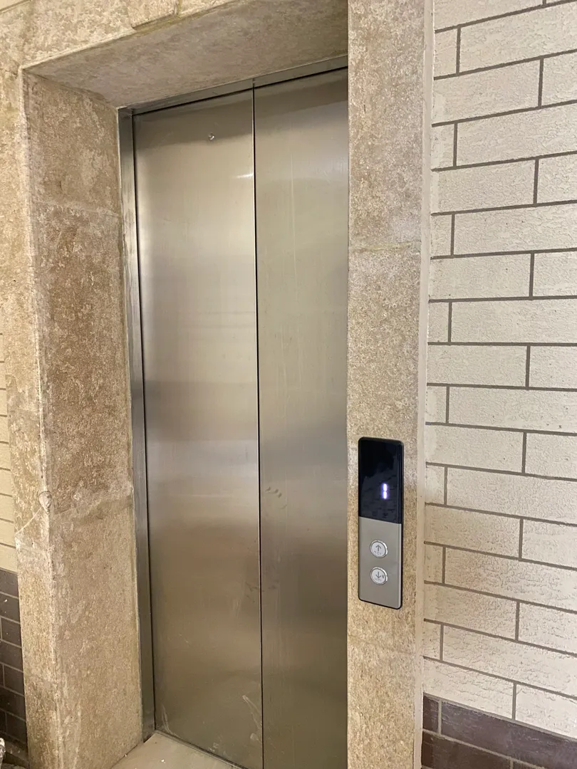 Новый современный лифт