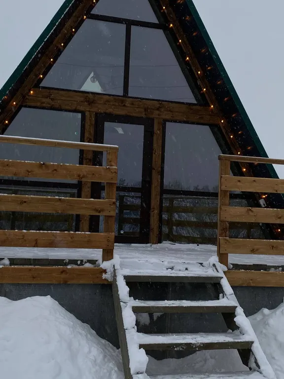 Дом с баней и  чаном у горячего источника