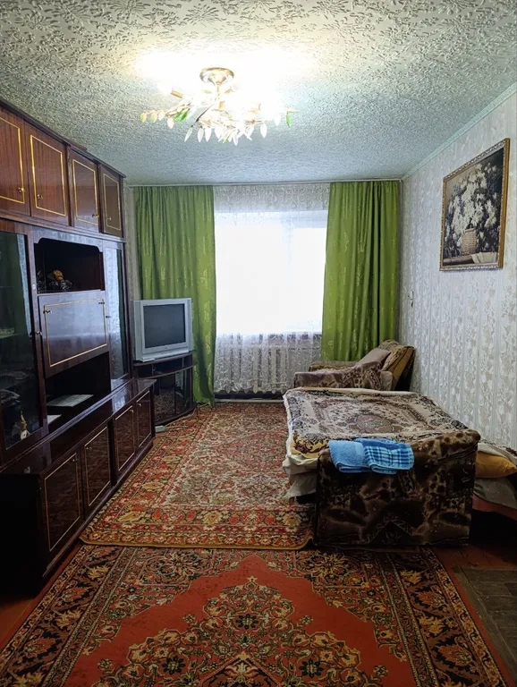 Двухкомнатная квартира в Шахтёрске с водой