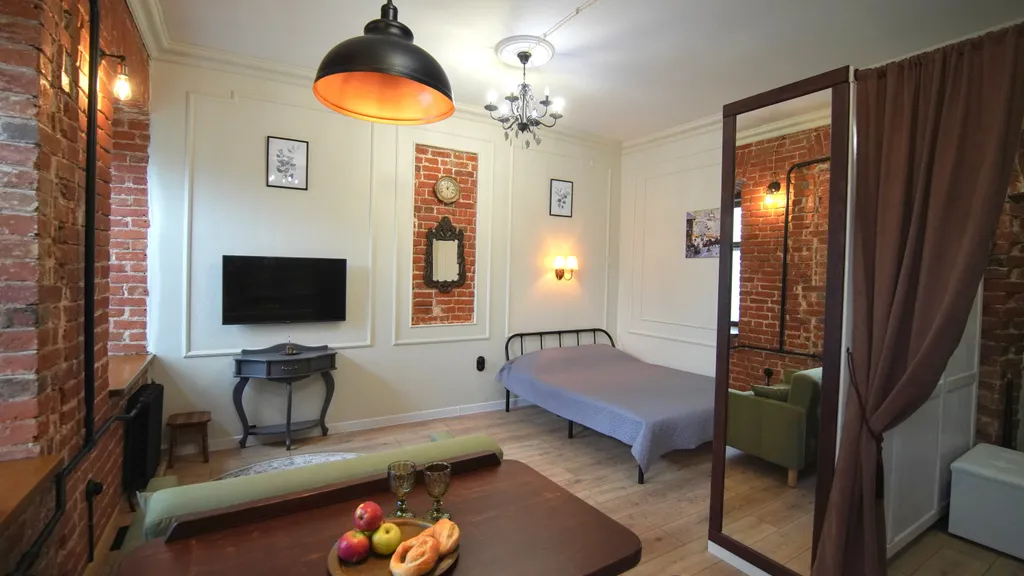 Студия у Соборной площади Кремля