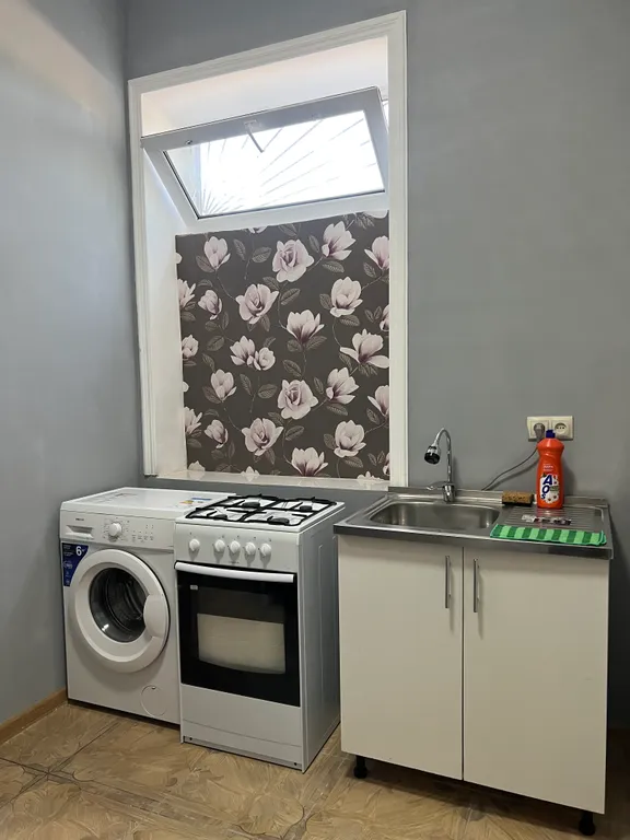 Домик чуть дальше набережной