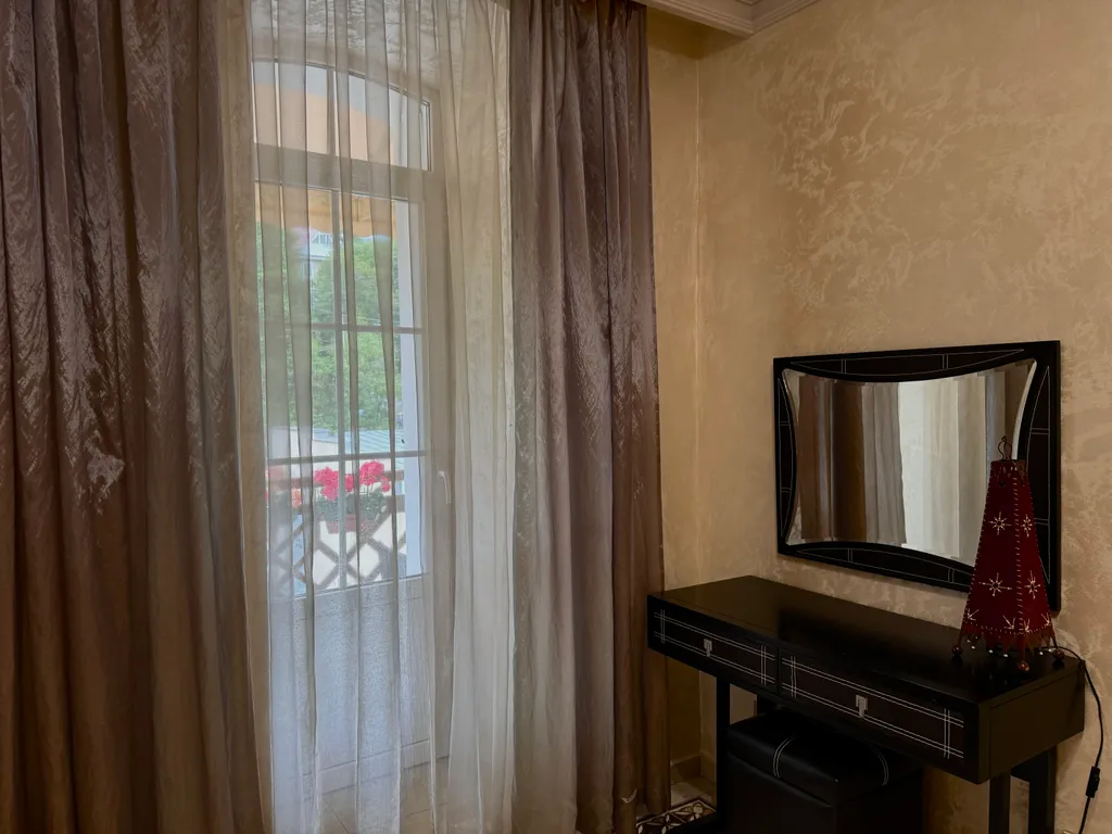 Апартаменты на набережной люкс шоколад двухкомнатный с балконом