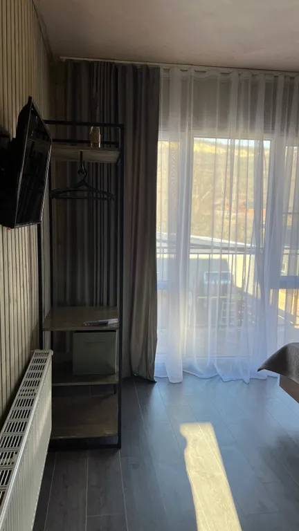 Вилла с бассейном на берегу реки