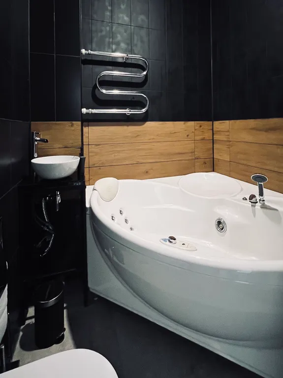 Дизайнерская квартира с джакузи в топовом районе города