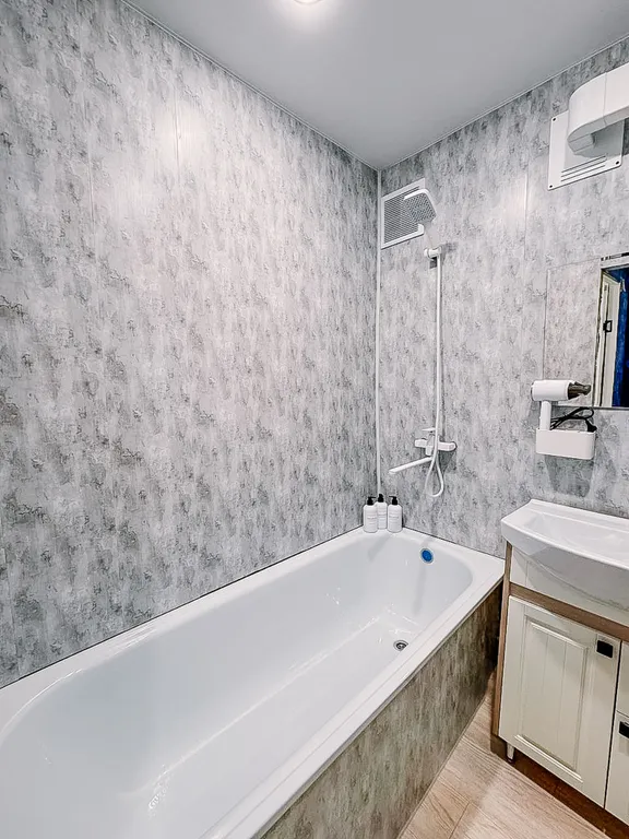 Свежая трешка с раздельными комнатами в тихом районе города