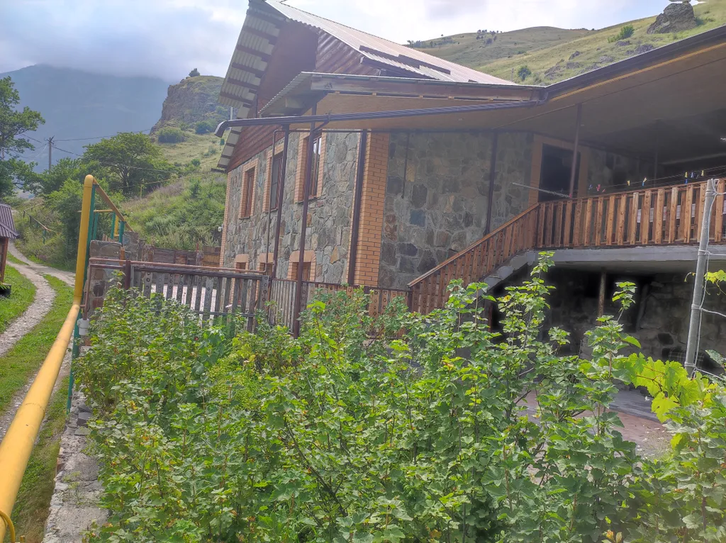 Коттедж с видом на горы и горную речку