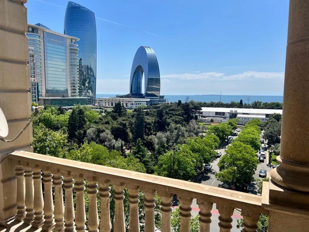 Апартаменты в центре с восхитительным видом на море