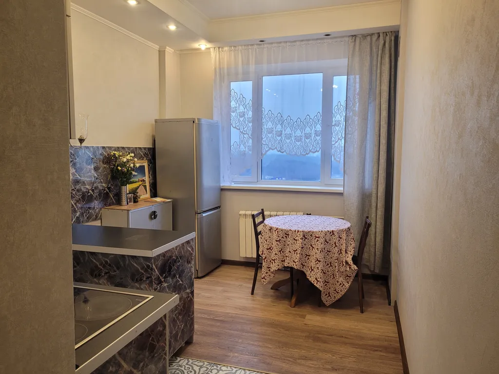 Просторная однушка на МКАД в 5 минутах на авто до Крокус, с 6 спальными местами