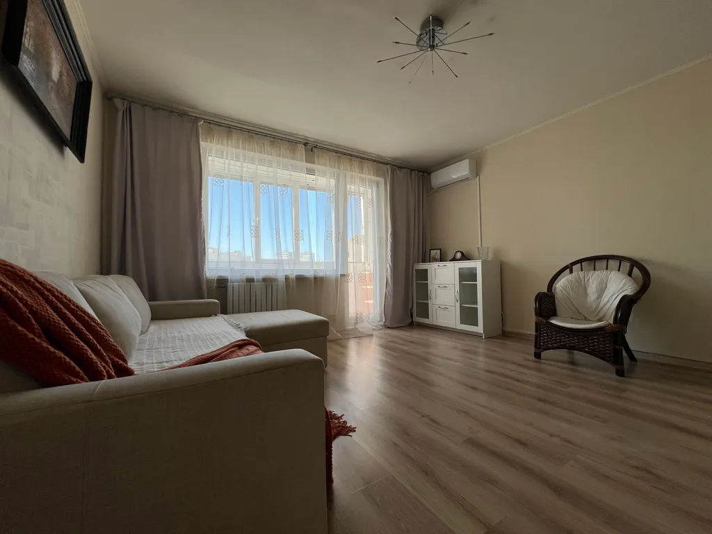 Рядом парк Победы не берем оплату за уборку