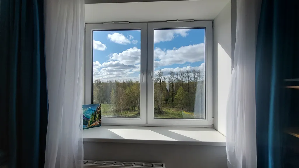 Видовая квартира с камином у Невы, рядом с метро