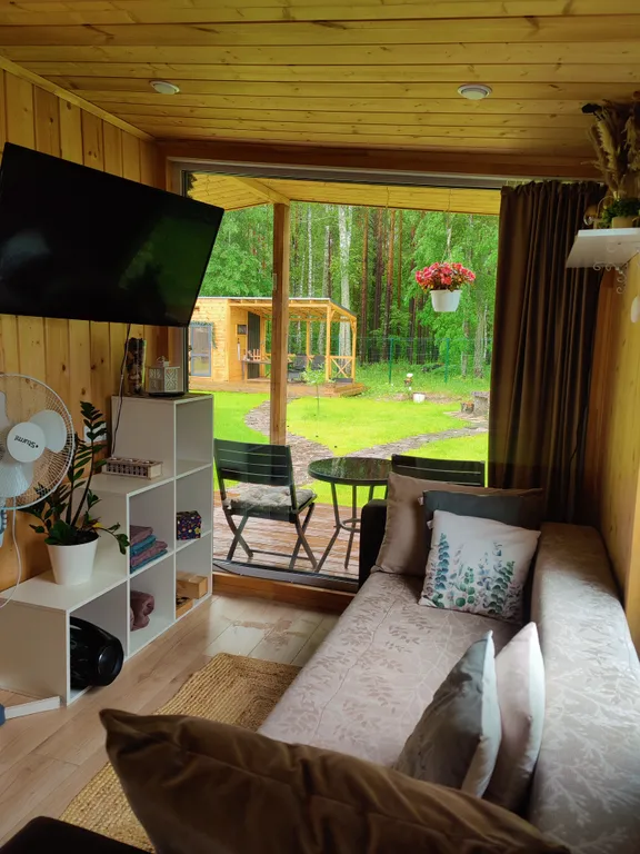 Домик с баней в лесу