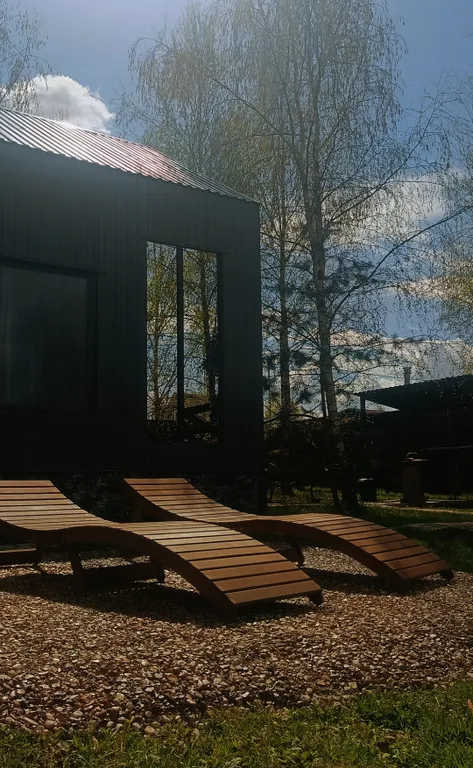 Дом с купелью и сауной, костровой зоной, мангалом и качелями