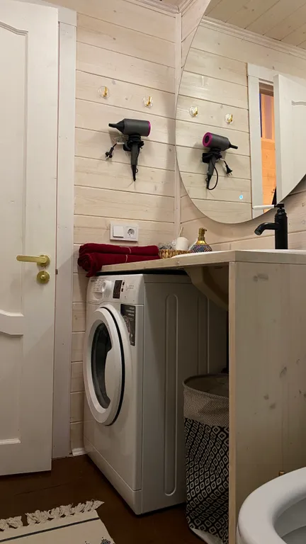 Голландский домик у леса