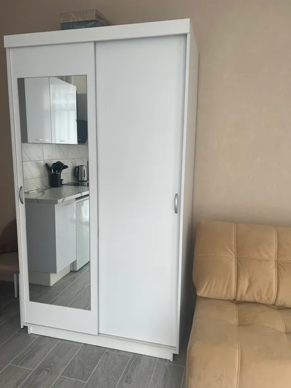 Замечательная студия с балконом