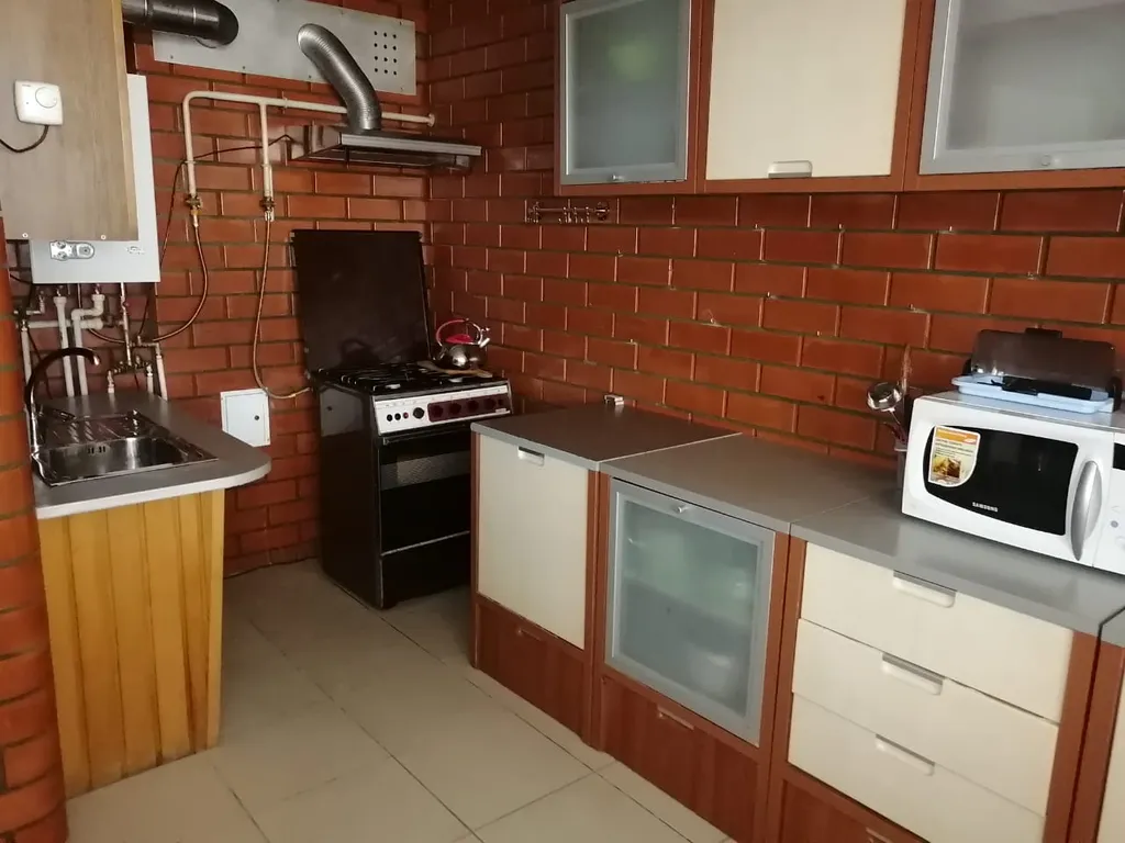 Коттедж Дом с крытым двором и прудом — Апшеронск