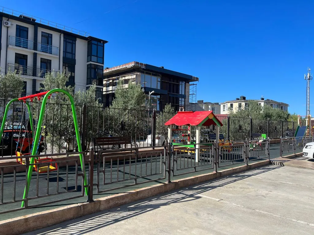 Просторная студия с балконом