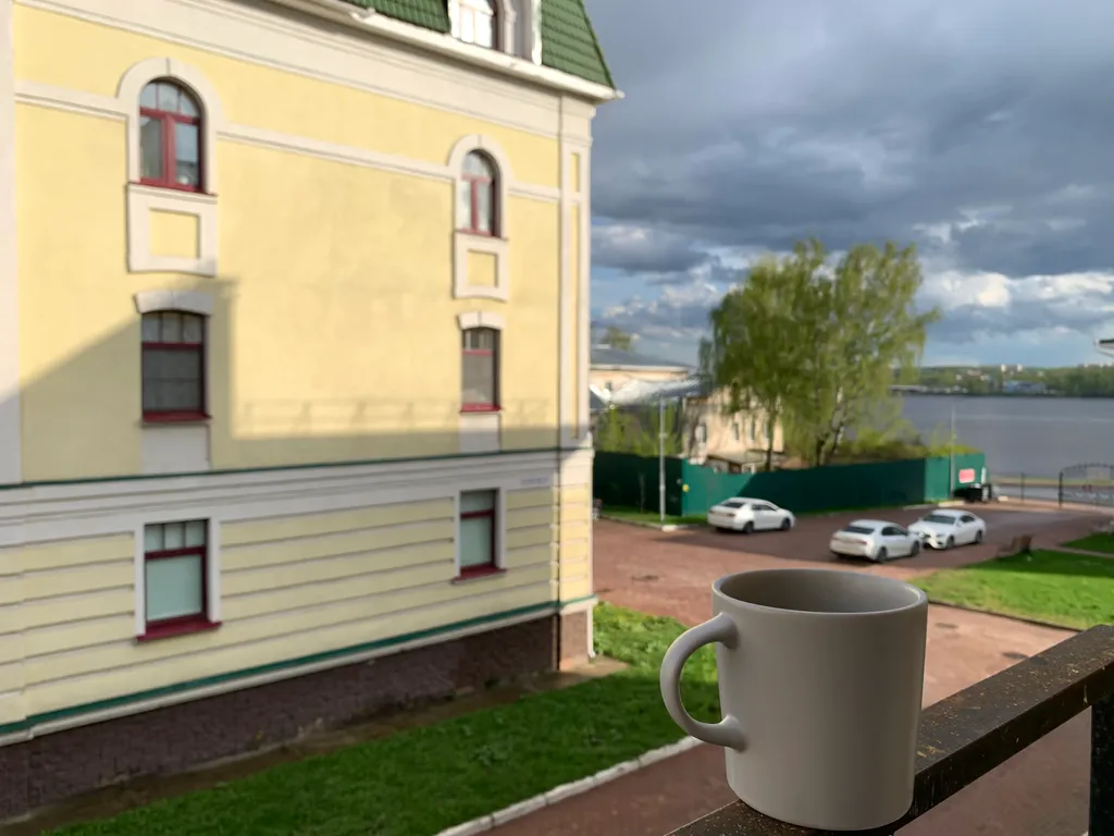 Новая студия Юниор с видом на Волгу в центре города