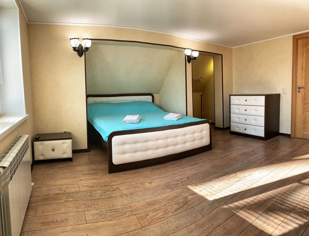 Дом в лесу с бассейном и баней