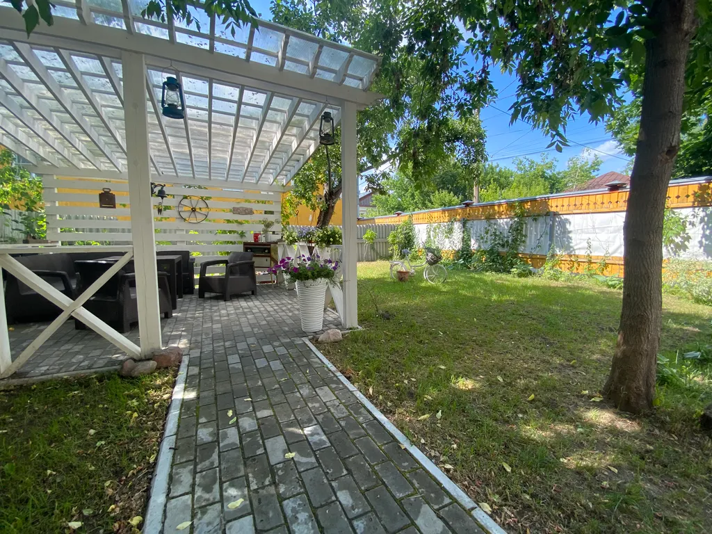 Апартамент с уютным двориком