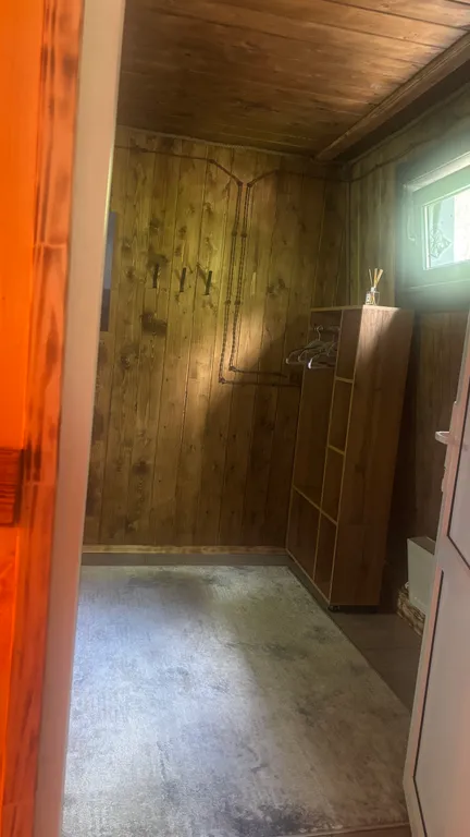 Уютный двухэтажный домик у реки, треугольник