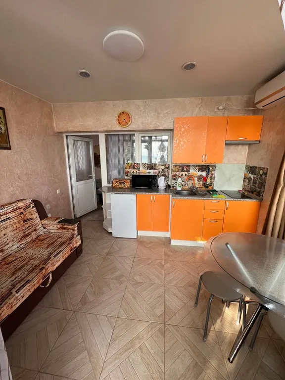 Часть дома с террасой и отдельным входом