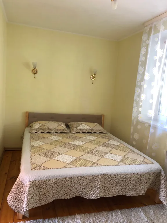 Двухэтажный дом с шикарным уютным двором в самом центре