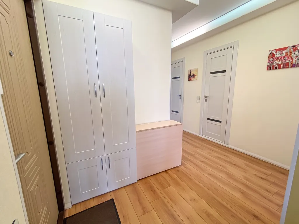 Просторная двушка с тёплой лоджией рядом с Александровским парком