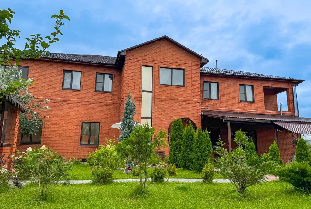 Уютный дом с большой территорией