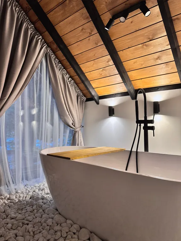 Уютный дом Elovoye в сердце леса с уличным спа-бассейном